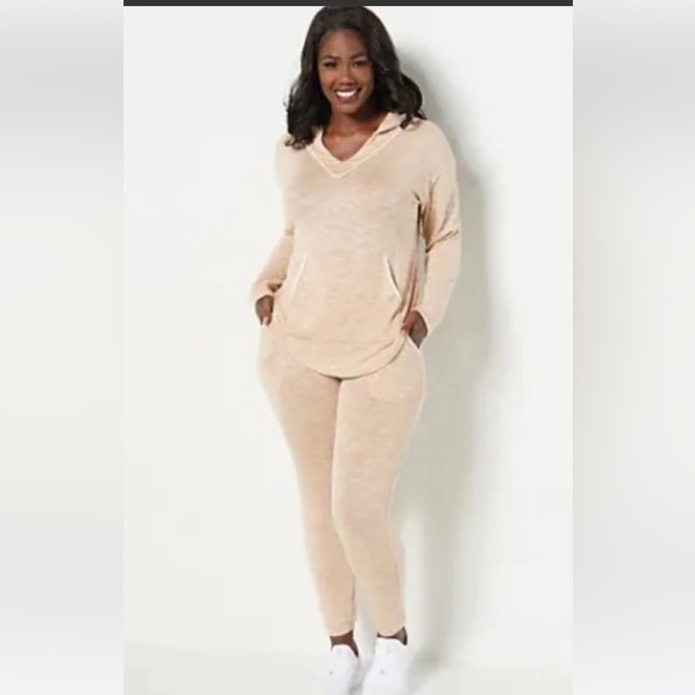 New Koolaburra by UGG lounge set